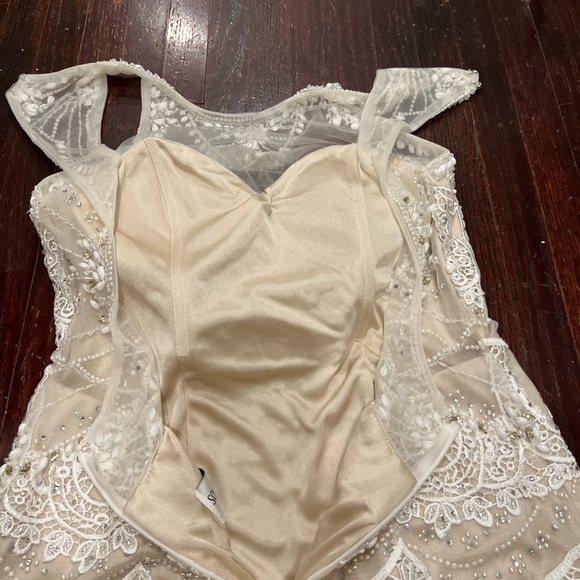 White lace and beaded lace midi dress with high neck and low back - Picture 13 of 15